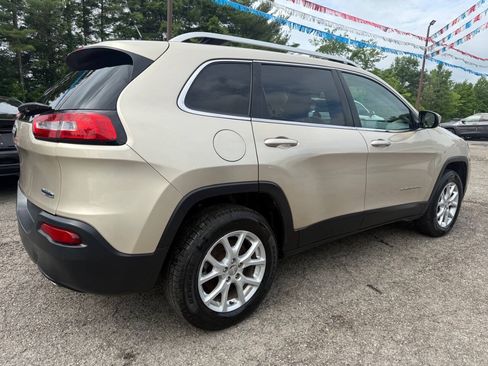 Used 2015 Jeep Cherokee Latitude w/ Cold Weather Group AWD/4WD image 5