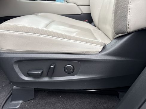 Used 2024 Nissan Pathfinder SL image 13