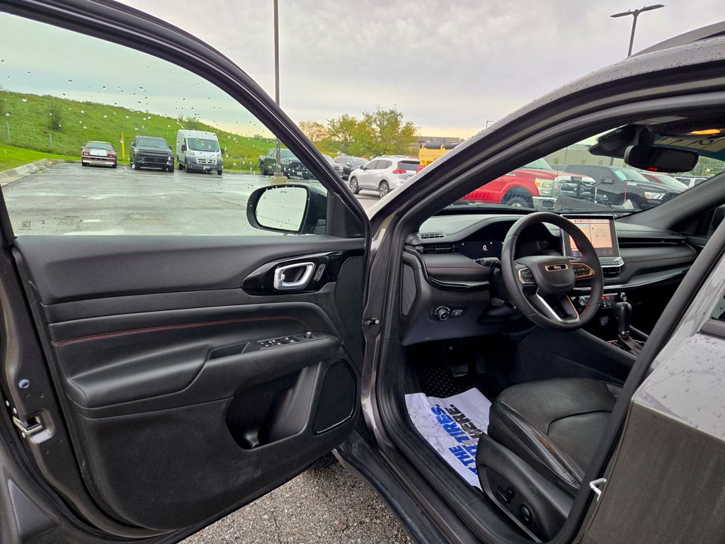 Used 2023 Jeep Compass Trailhawk w/ Trailhawk Elite Group AWD/4WD image 13