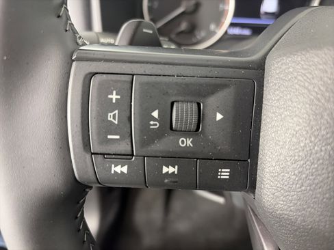 Certified 2025 Nissan Rogue SV image 28