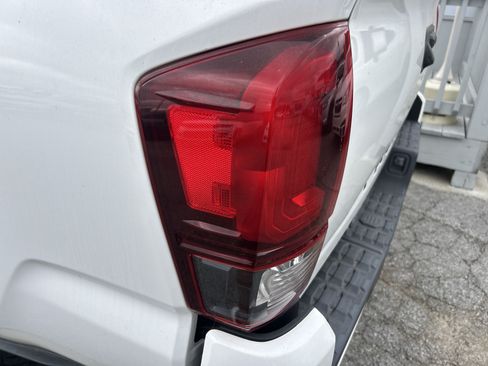 Used 2022 Toyota Tacoma SR w/ SR Convenience Package RWD image 31