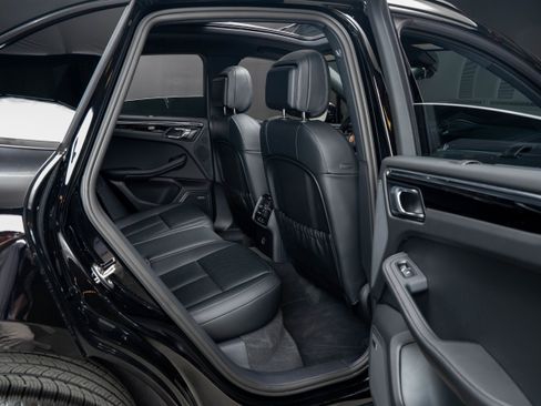 Certified 2026 Porsche Macan AWD/4WD image 43