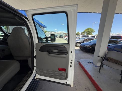 Used 2006 Ford F350 4x4 Crew Cab DRW Super Duty image 16