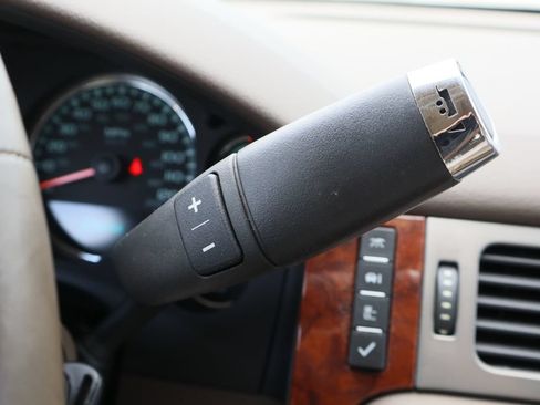 Used 2012 Chevrolet Avalanche LTZ RWD image 19