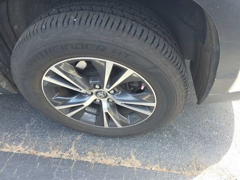 Used 2018 Toyota Highlander LE FWD image 8