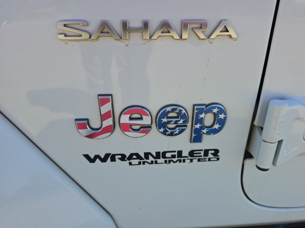 Used 2018 Jeep Wrangler Unlimited Sahara AWD/4WD image 8