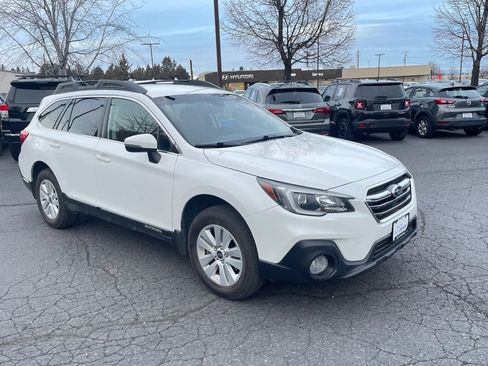 Used 2019 Subaru Outback 2.5i Premium image 9