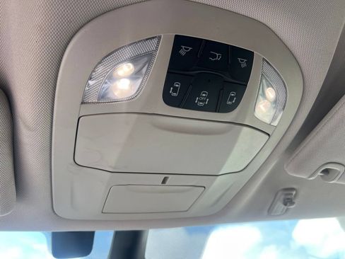 Used 2022 Chrysler Pacifica Touring-L FWD image 26