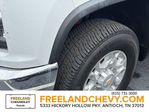 Used 2023 Chevrolet Silverado 2500 LT AWD/4WD image 9