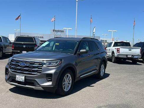 Certified 2025 Ford Explorer Active RWD image 8