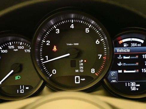 Used 2025 Porsche Macan image 27