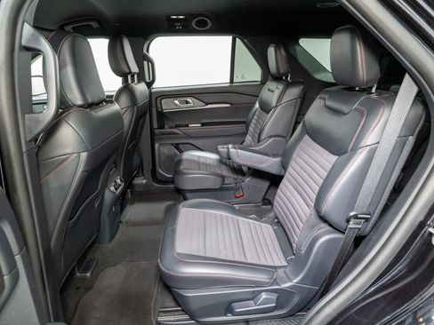 Used 2025 Ford Explorer ST-Line image 32