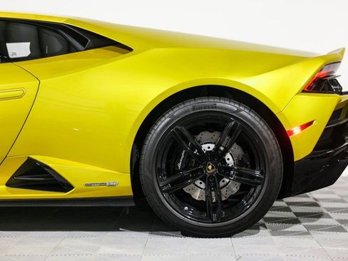 Used 2020 Lamborghini Huracan EVO image 14