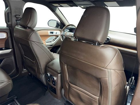 Used 2021 Ford Explorer King Ranch w/ Premium Technology Package image 44