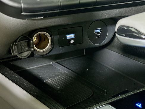 Used 2025 Hyundai Elantra SEL FWD image 30