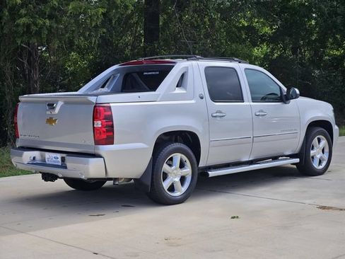 Used 2013 Chevrolet Avalanche LTZ RWD image 4
