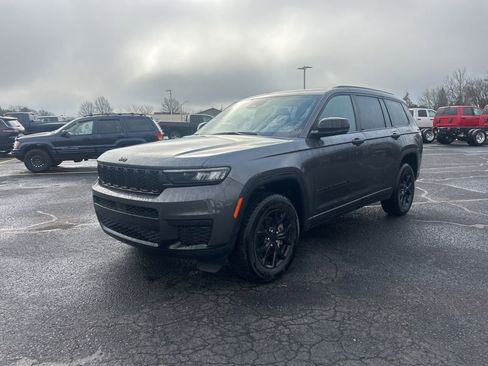 Used 2024 Jeep Grand Cherokee L Laredo image 4