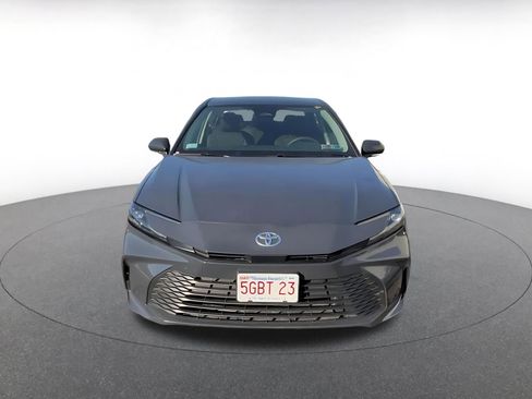 Used 2025 Toyota Camry LE image 3