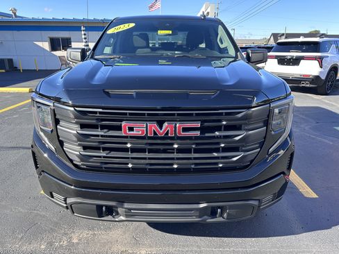 Used 2023 GMC Sierra 1500 Pro w/ Graphite Edition image 7