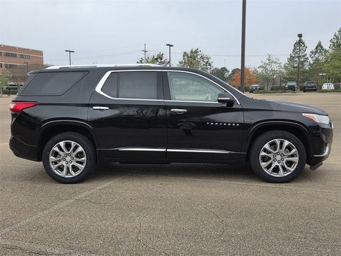 Used 2020 Chevrolet Traverse Premier image 3