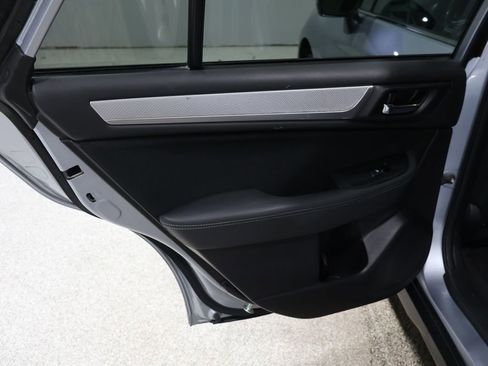 Used 2017 Subaru Outback 2.5i Premium image 19