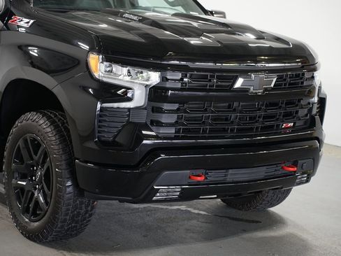 Used 2024 Chevrolet Silverado 1500 LT Trail Boss w/ Convenience Package II AWD/4WD image 4