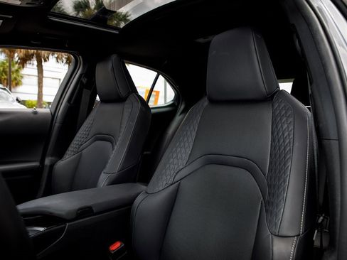 Used 2019 Lexus UX 200 image 26