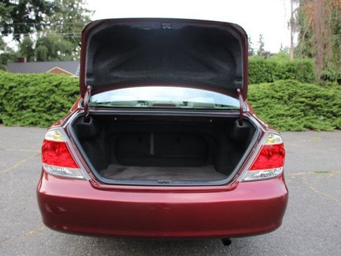 Used 2005 Toyota Camry LE image 16