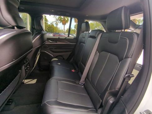 Certified 2025 Jeep Grand Cherokee Overland w/ Adv Protech Group III AWD/4WD image 16