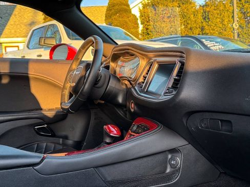 Used 2016 Dodge Challenger SRT Hellcat RWD image 6