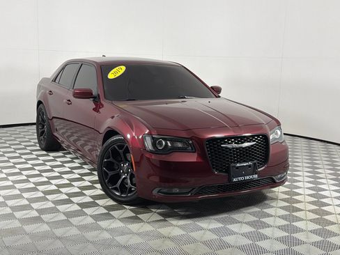 Used 2019 Chrysler 300 S RWD image 2