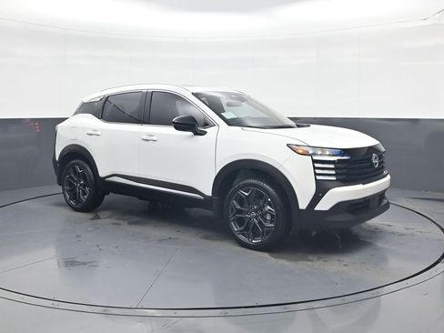 New 2026 Nissan Kicks SR FWD image 1