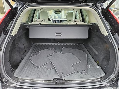 Used 2019 Volvo XC60 T5 Momentum w/ Advanced Package AWD/4WD image 12