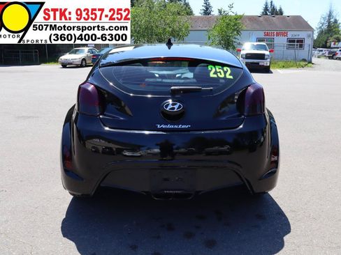 Used 2013 Hyundai Veloster w/ Style Pkg FWD image 8