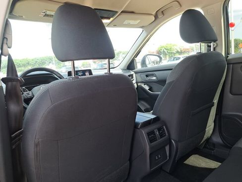 Used 2025 Nissan Rogue SV FWD image 21