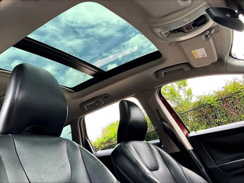 Used 2015 Volvo XC60 T5 Premier w/ Proximity Package FWD image 24