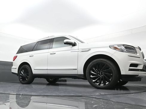 Used 2020 Lincoln Navigator Reserve w/ Equipment Group 208A Reserve AWD/4WD image 22
