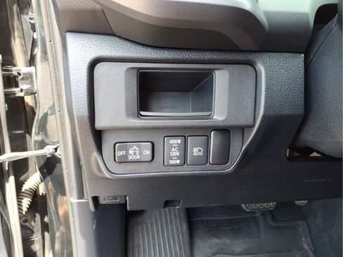 Used 2018 Toyota Tacoma TRD Sport AWD/4WD image 22