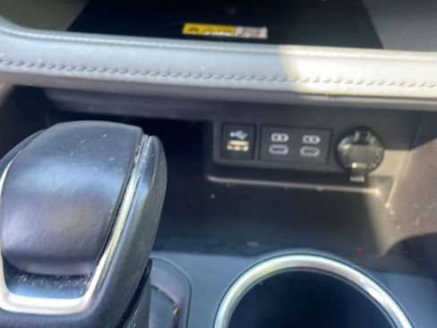 Used 2023 Toyota Highlander XLE AWD/4WD image 19