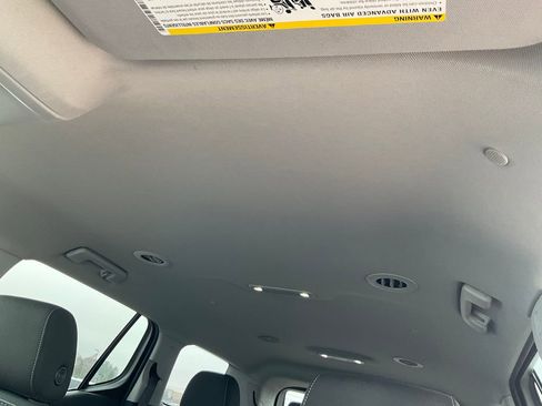 Used 2023 GMC Acadia SLE w/ Driver Convenience Package image 17