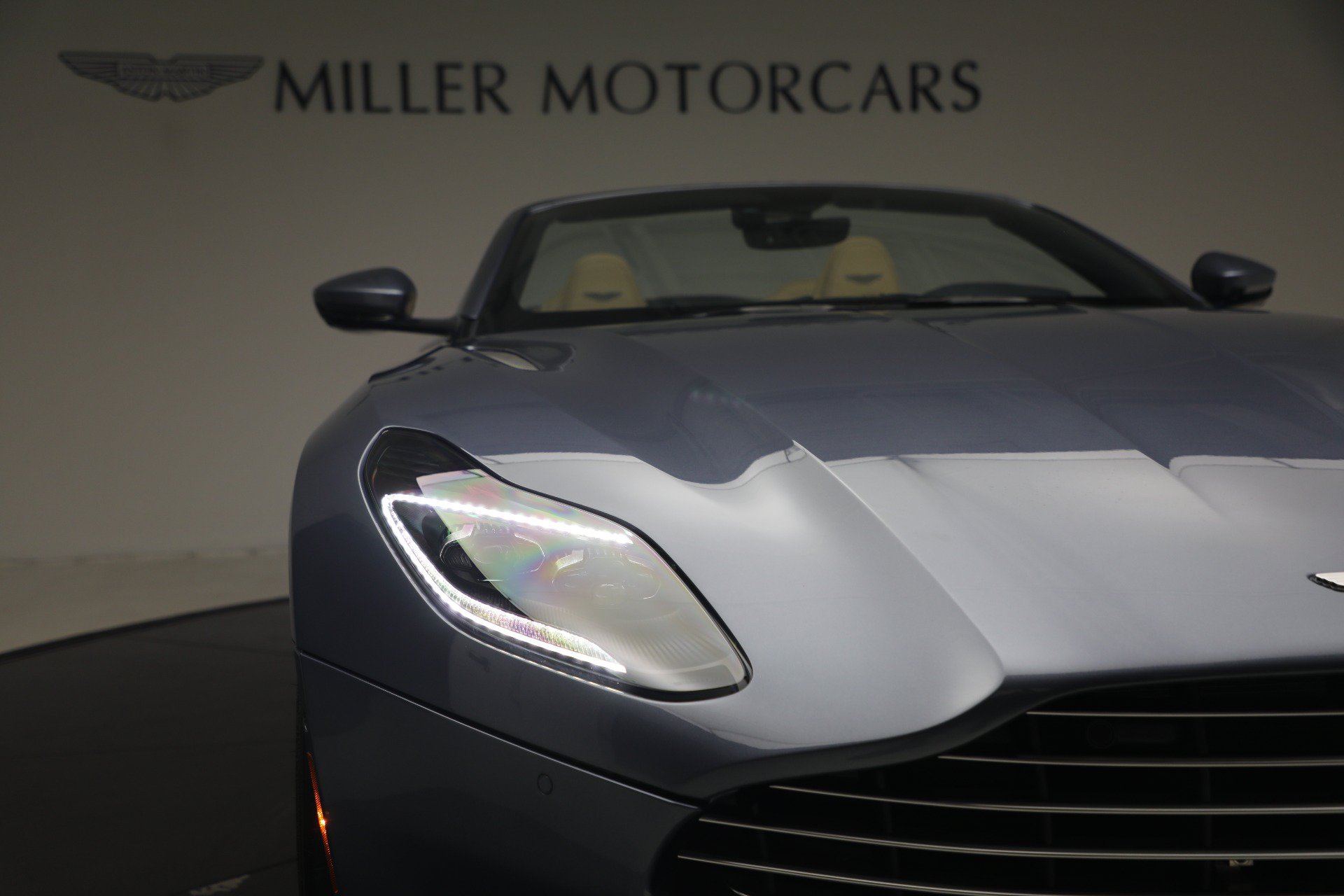 Used 2022 Aston Martin DB11 Volante RWD image 46