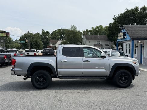 Used 2016 Toyota Tacoma SR5 w/ Towing Package RWD image 5