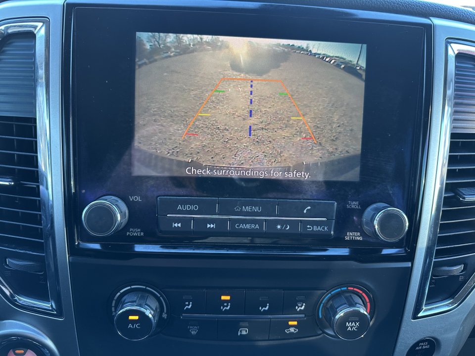 Used 2021 Nissan Titan 4x4 Crew Cab image 11