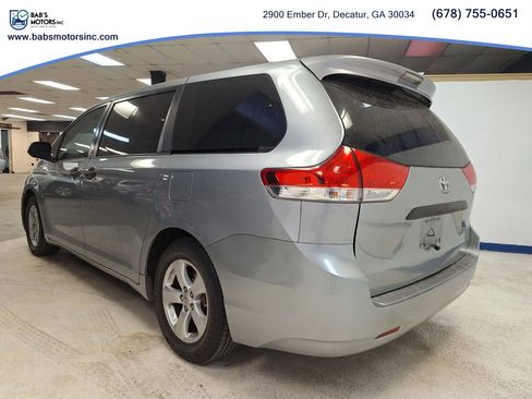 Used 2011 Toyota Sienna CE FWD image 12