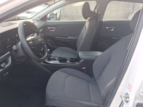 Used 2025 Kia K4 FWD image 4