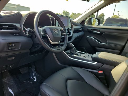 Used 2026 Toyota Highlander XLE AWD/4WD image 19