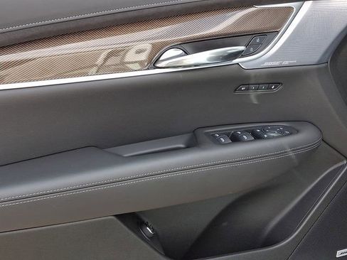 Certified 2025 Cadillac XT6 Premium Luxury w/ Platinum Package image 12