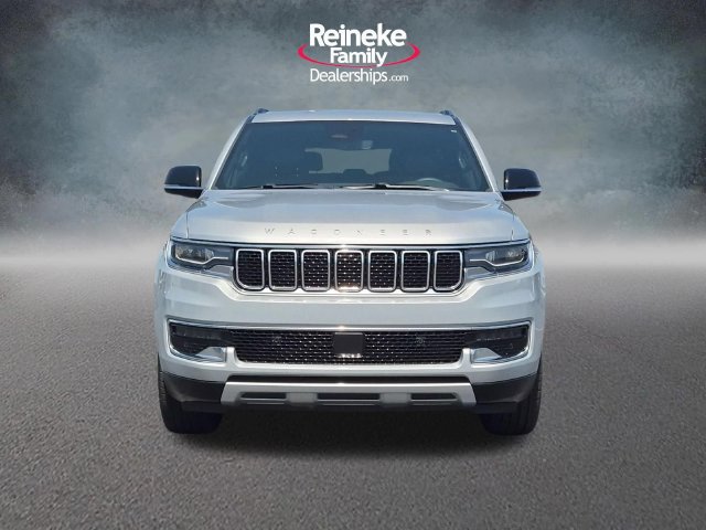 Used 2024 Jeep Wagoneer L Series II w/ Flexible Seating Group AWD/4WD image 2