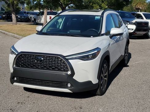 Used 2023 Toyota Corolla Cross XLE image 9