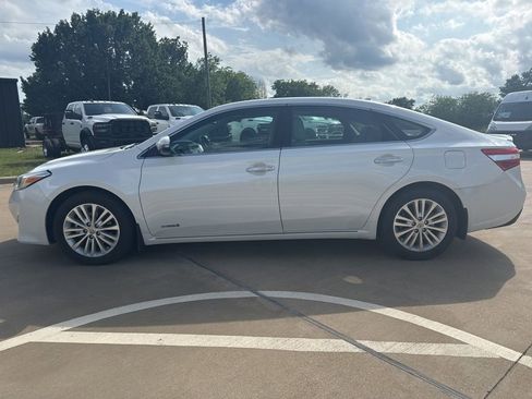 Used 2014 Toyota Avalon Limited w/ Technology Package FWD image 4